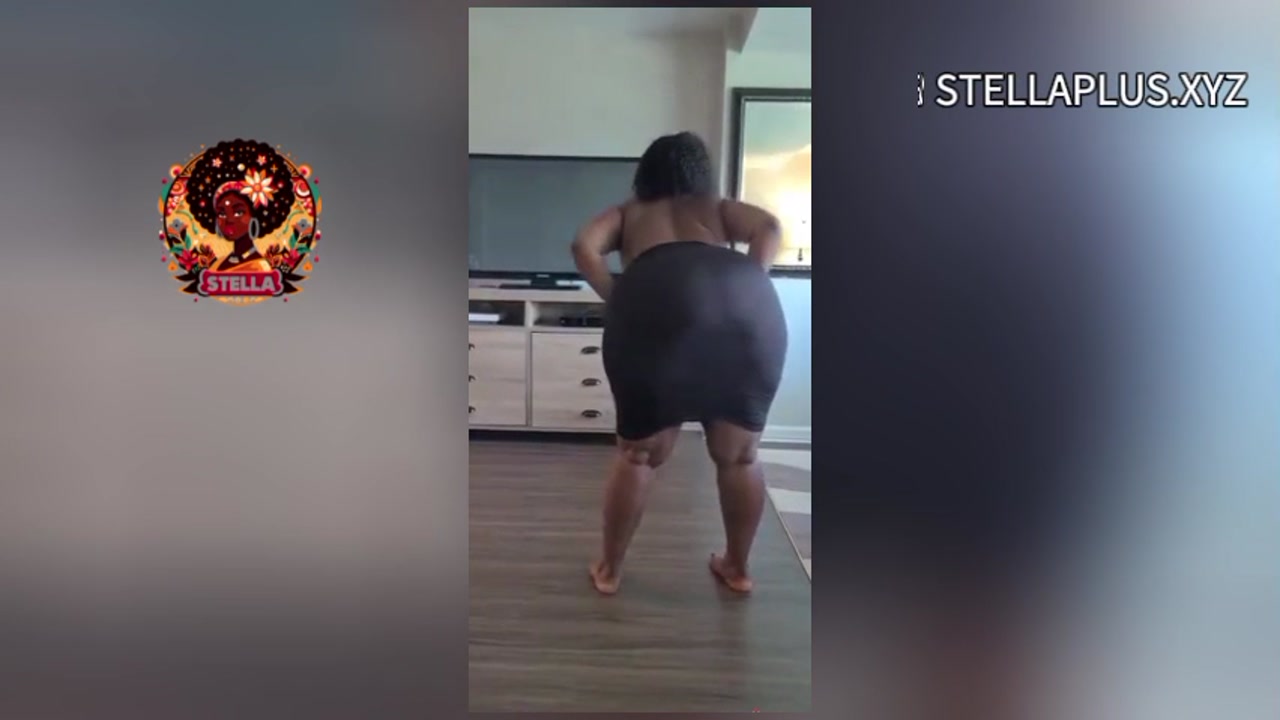 Big beautiful Kenyan girl undress on camera thumbnail