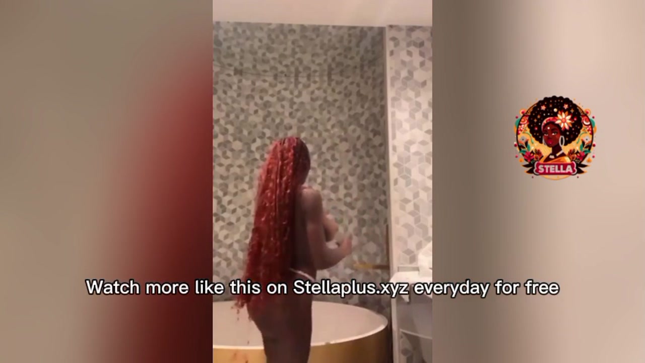 Mhiz Lizzy is being seductive in the bathroom again preview image